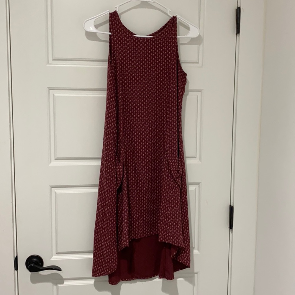 flowy marrón floral patterned dress